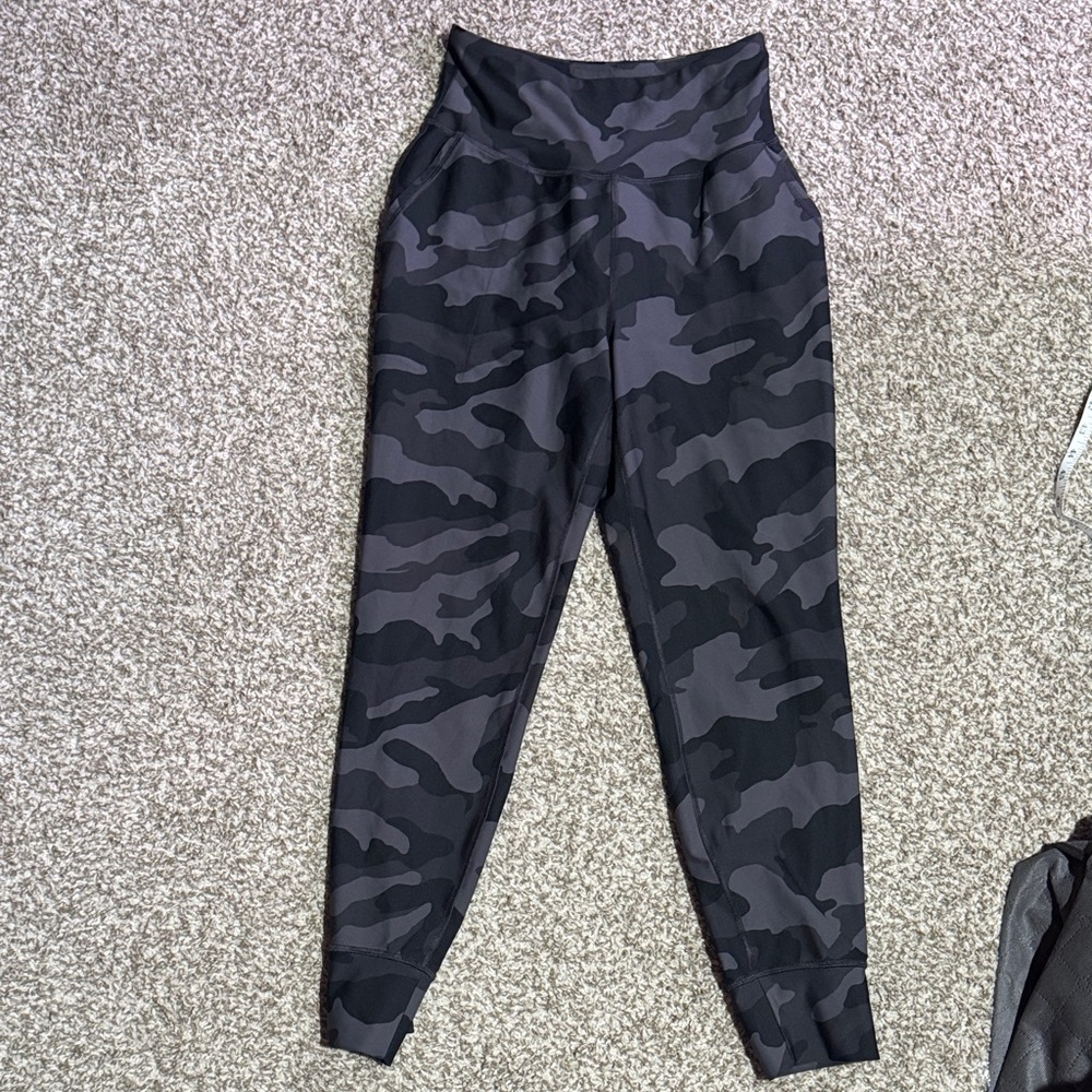 Old Navy Black Camo Women's Pants